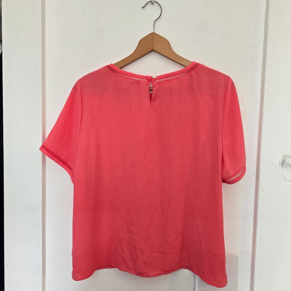 J. Crew Coral Pink Blouse Size L Short Sleeve Lightweight Ladder Trim Top - Picture 2 of 4